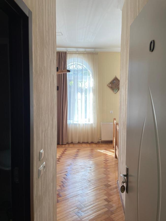 Hotel 1870 Kutaisi Ngoại thất bức ảnh