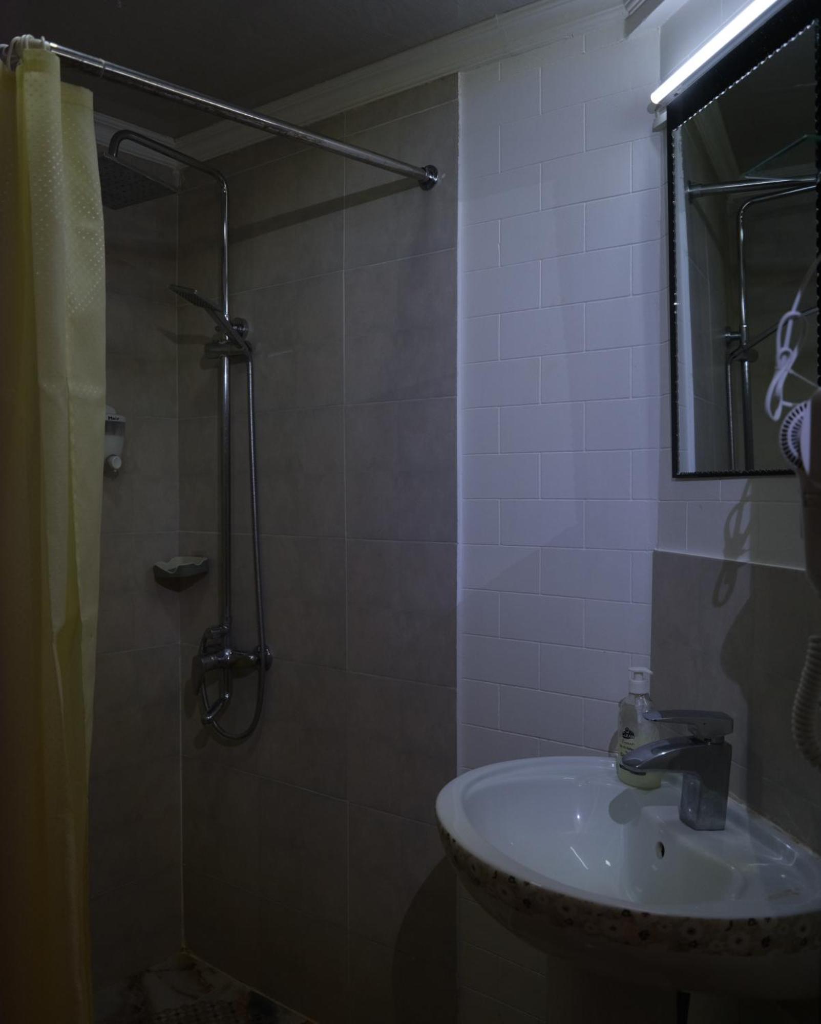 Hotel 1870 Kutaisi Ngoại thất bức ảnh