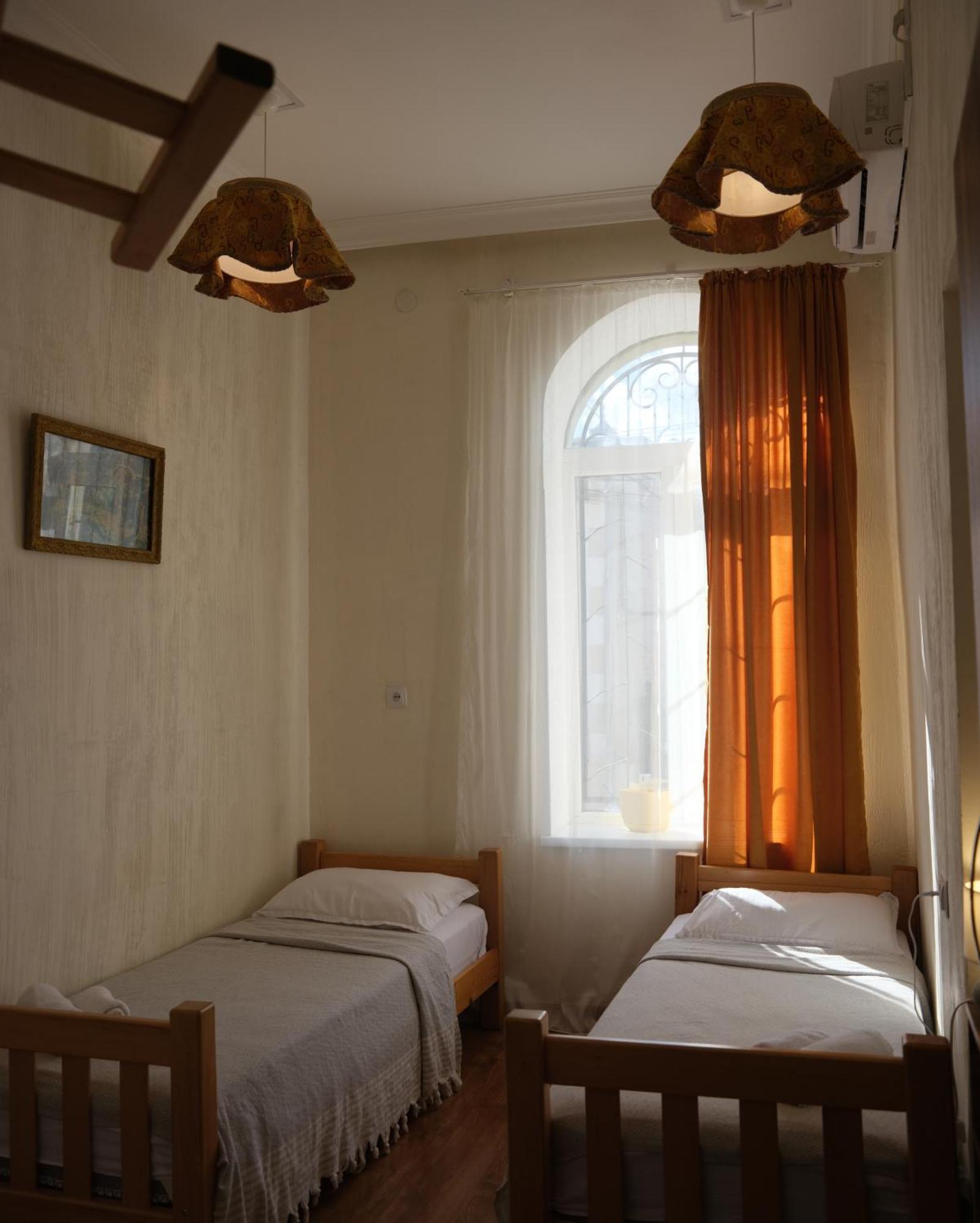 Hotel 1870 Kutaisi Ngoại thất bức ảnh