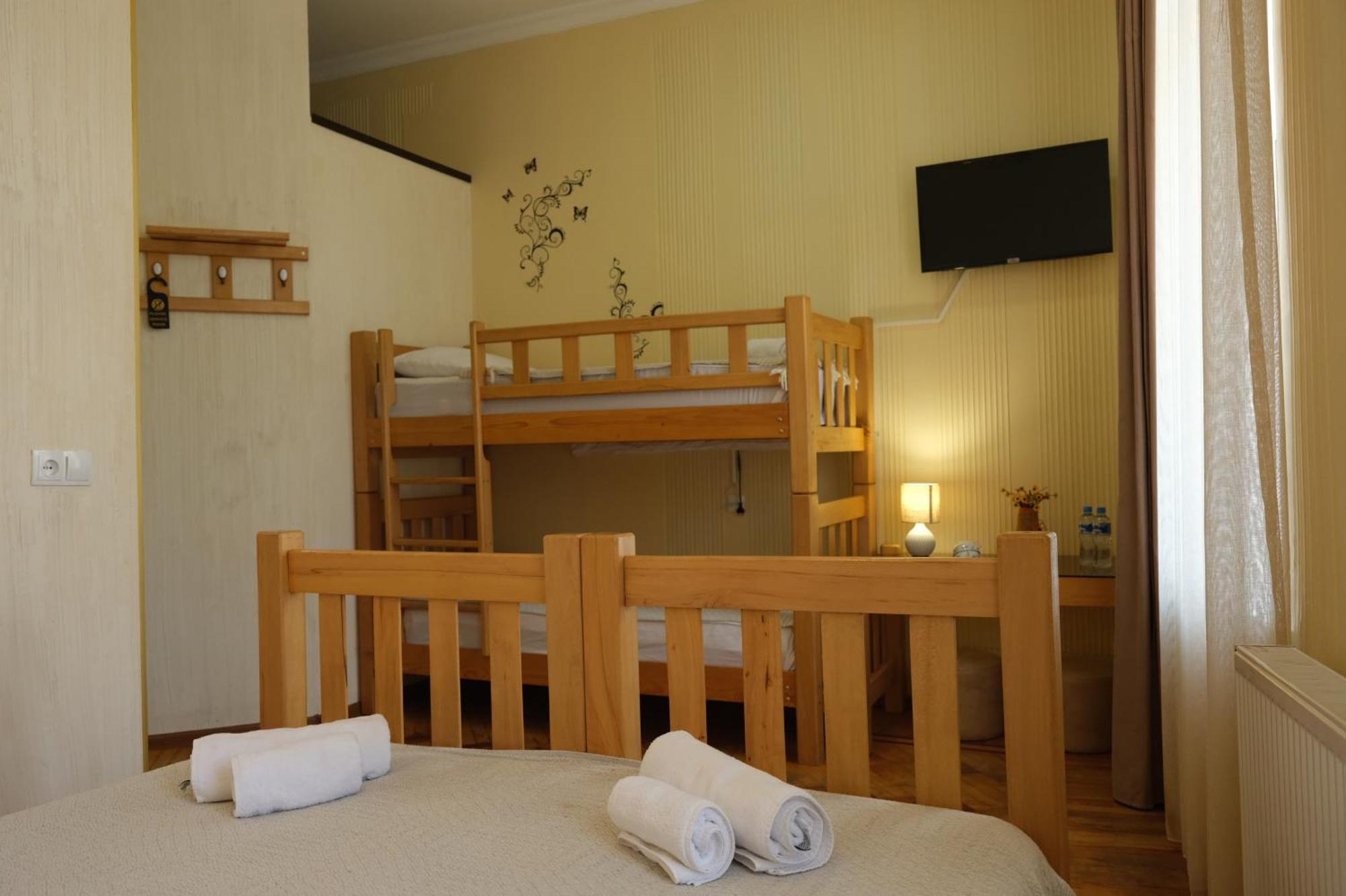Hotel 1870 Kutaisi Ngoại thất bức ảnh